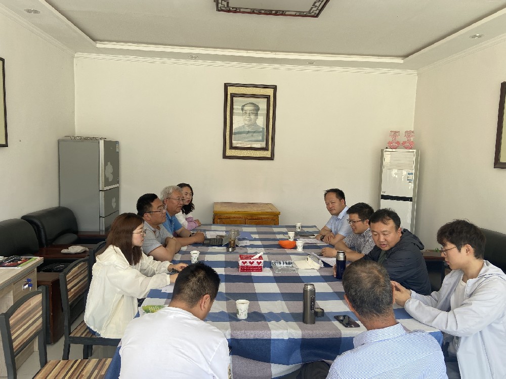 兰州大学草地农业科技学院专家到三岔饲草牧草制种试验站（bifa必发兰州）调研